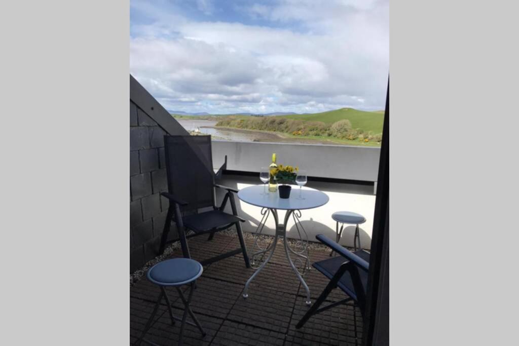 Апартаменты Clew Bay Balcony Views - Westport Quay Apt Экстерьер фото