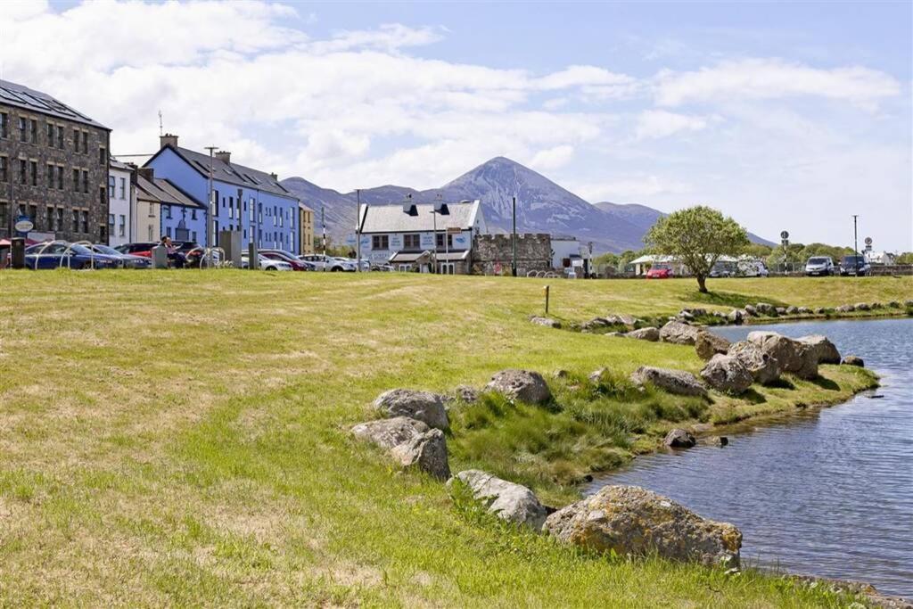 Апартаменты Clew Bay Balcony Views - Westport Quay Apt Экстерьер фото